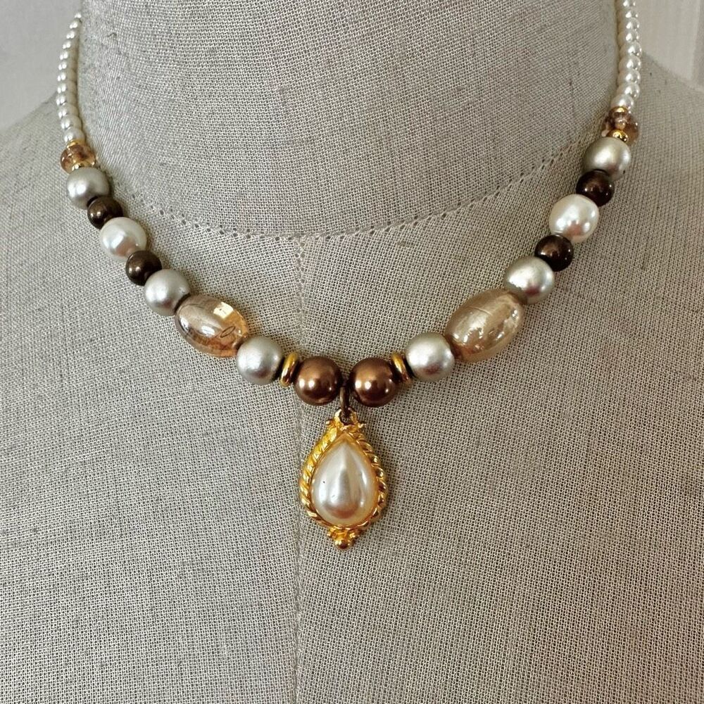 Deja faux pearl beaded pendant necklace
